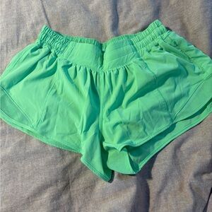 Lululemon Low Rise Hotty Hot Shorts 2.5